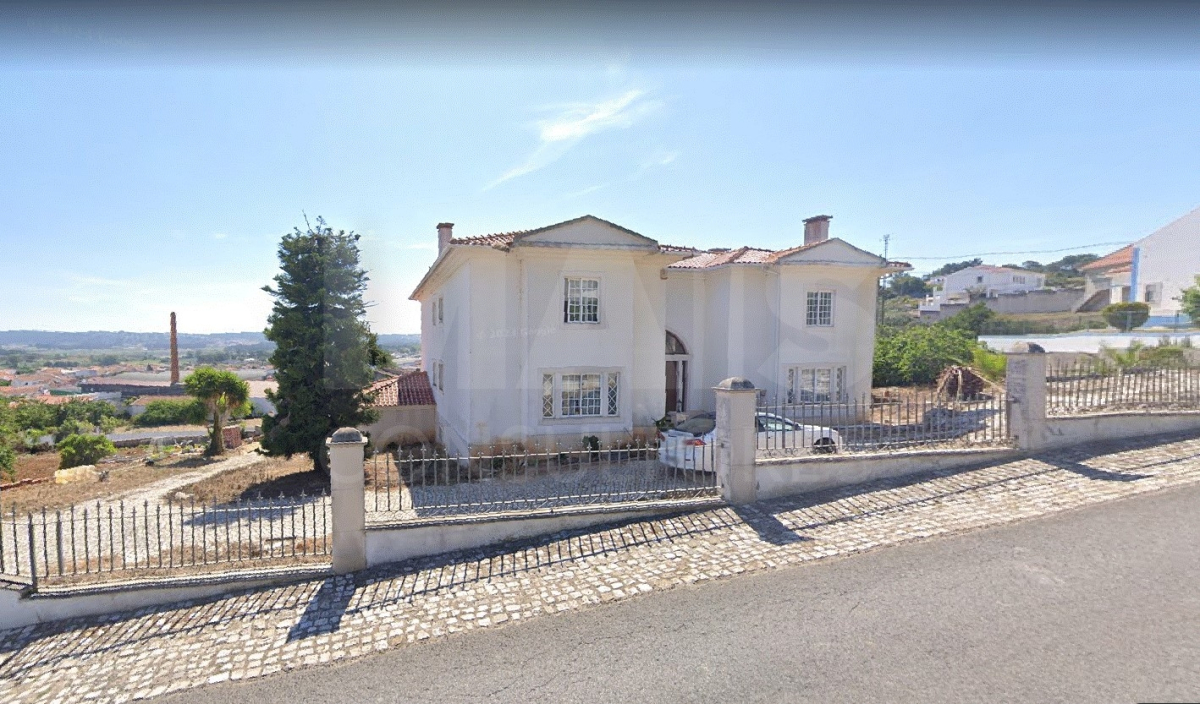 6 bedroom villa on 2.520m2 plot in Amoreira